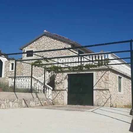 Korona Zaton (Sibenik-Knin)